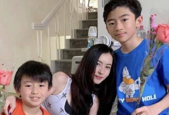 张柏芝|张柏芝为大子庆生，晒母子亲密合照，十三岁Lucas越长越帅