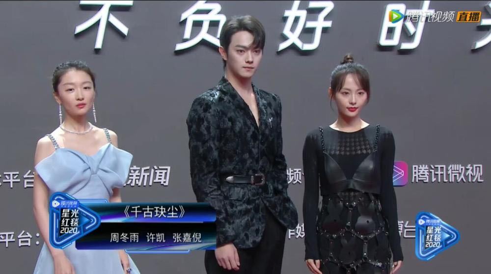 唐嫣|红毯竞艳，唐嫣复出肢体语言僵硬，乔欣跟张嘉倪的礼服一言难尽