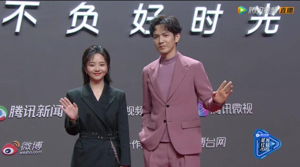 唐嫣|红毯竞艳，唐嫣复出肢体语言僵硬，乔欣跟张嘉倪的礼服一言难尽