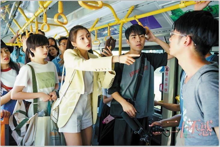 关晓彤|关晓彤向导演叫苦：我平常是不穿衣服称的，吃完东西了体重肯定重