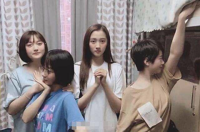 关晓彤|关晓彤向导演叫苦：我平常是不穿衣服称的，吃完东西了体重肯定重