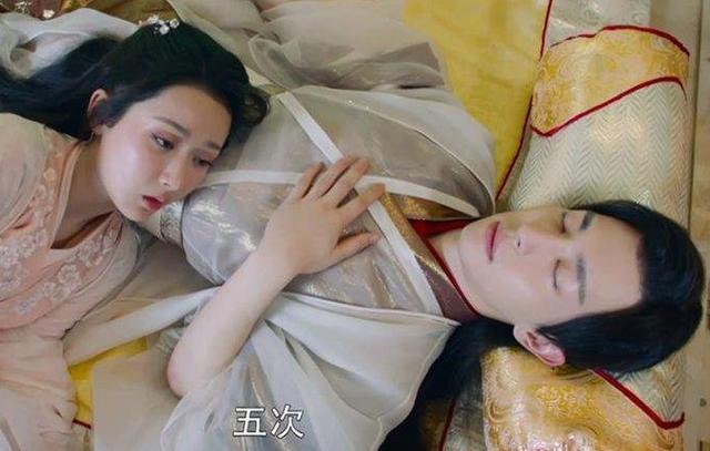 邓伦|长了一张万人迷的脸，却有一双小胖手的明星，邓伦我真没有笑你！