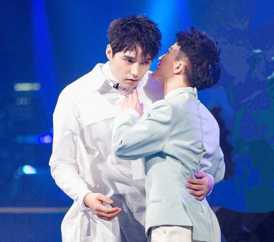 邓伦|长了一张万人迷的脸，却有一双小胖手的明星，邓伦我真没有笑你！