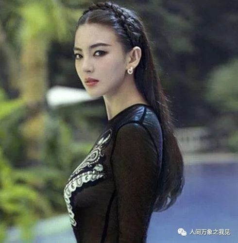 张雨绮|张雨绮素颜现身机场，穿黑T休闲裤，挽大牌包显低调，确实迷人