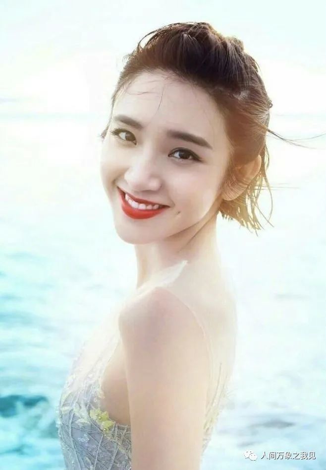 唐艺昕|唐艺昕产后首次分享日常，椅子上倒立，健身很自律，请听我来说