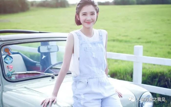 唐艺昕|唐艺昕产后首次分享日常，椅子上倒立，健身很自律，请听我来说