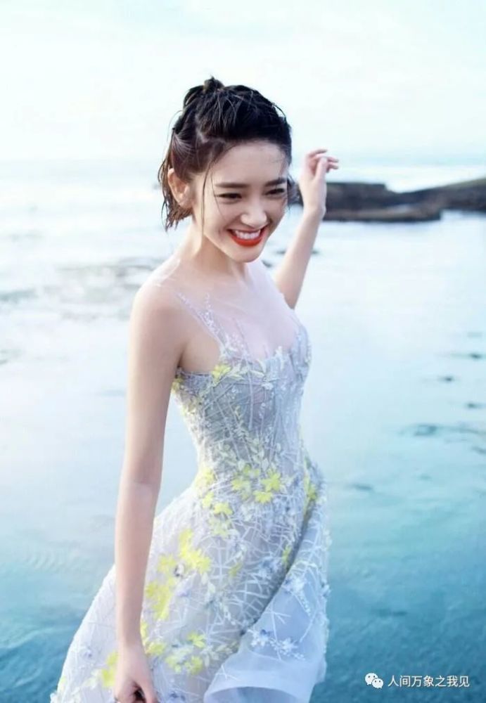 唐艺昕|唐艺昕产后首次分享日常，椅子上倒立，健身很自律，请听我来说