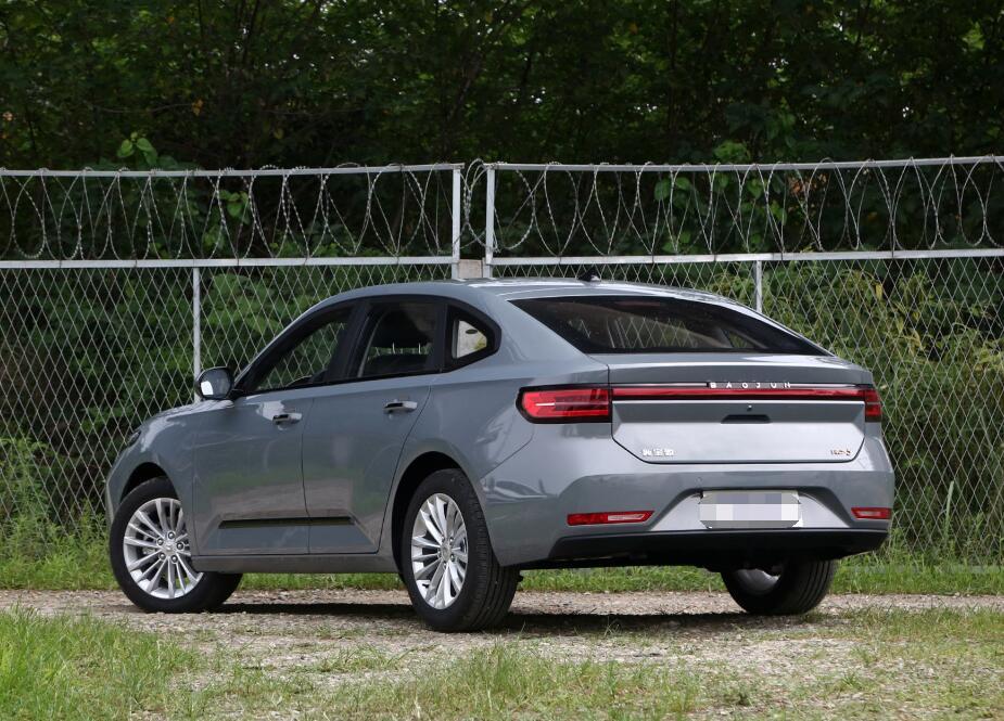 宝骏再次爆发了高颜值轿跑开启预售钻石车标掀背尾门优秀