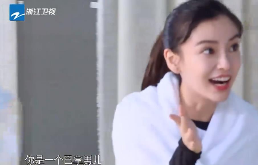 宋雨琦|宋雨琦怎么从不戴眼镜？当她戴上眼镜，才明白郑恺为何这么宠她！