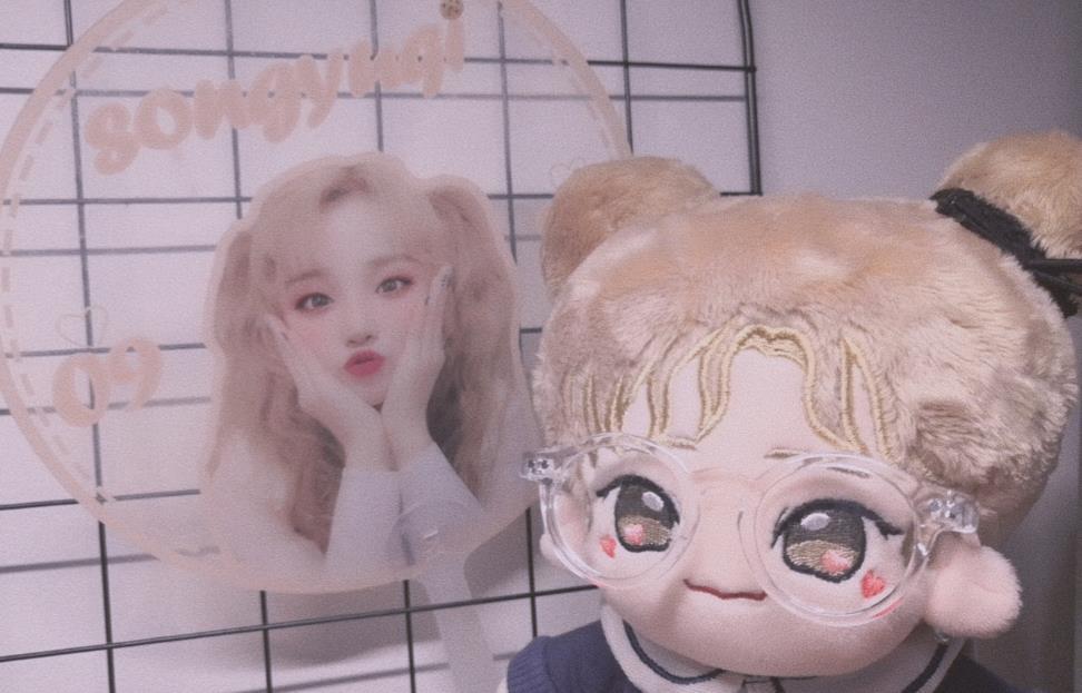 宋雨琦|宋雨琦怎么从不戴眼镜？当她戴上眼镜，才明白郑恺为何这么宠她！