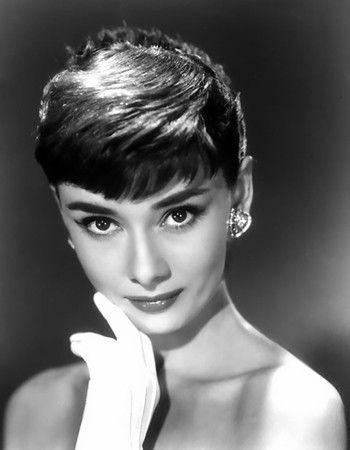 奥黛丽·赫本传奇一生,至今仍被奉为经典,为何晚年举动让人敬佩