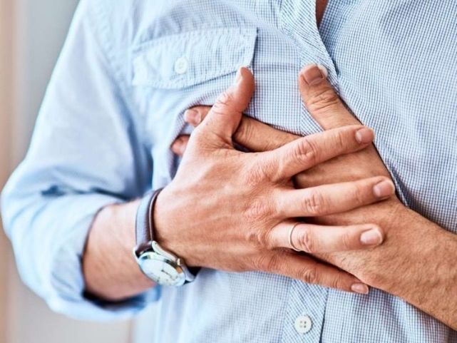胸口疼是不是心脏病医生4类病都会胸痛看看你是哪一种