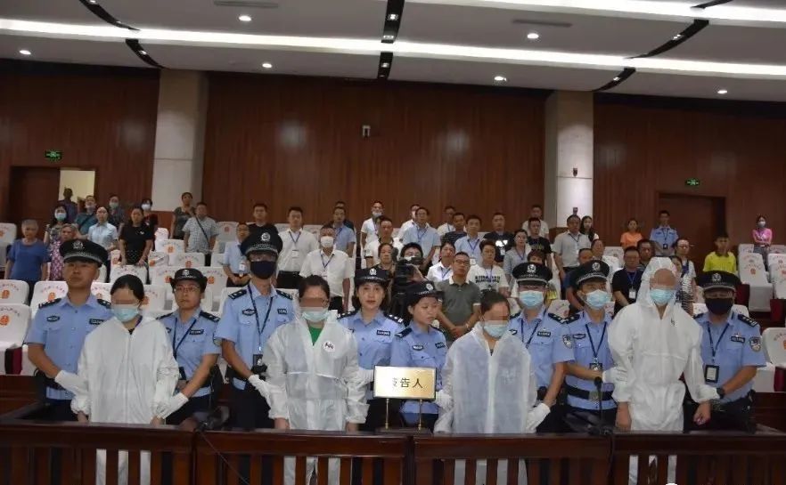 通江县首例涉恶势力团伙犯罪案件一审公开宣判_腾讯新闻