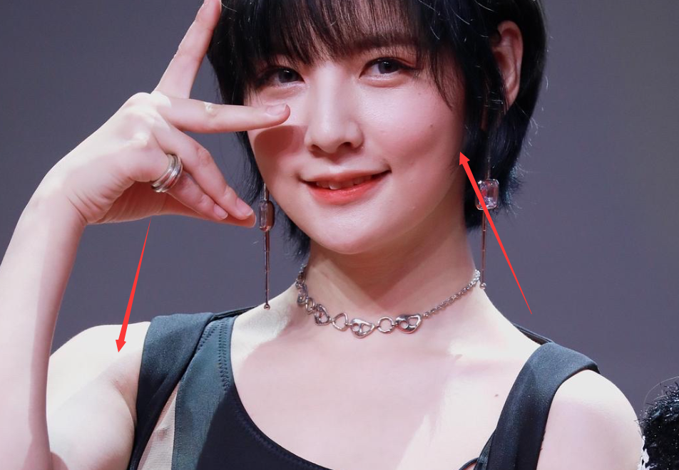 刘些宁|硬糖少女红毯引热议：本以为刘些宁够惊艳，看清希林后，我傻眼了