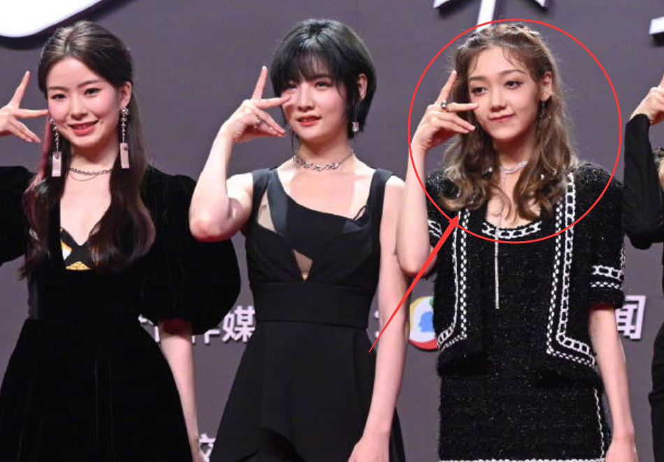 刘些宁|硬糖少女红毯引热议：本以为刘些宁够惊艳，看清希林后，我傻眼了