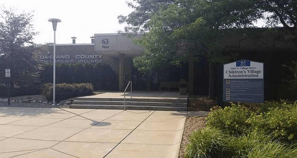 美国_社会|美国黑人女孩不做作业被关十周后获释，老师力挺“都怪疫情”