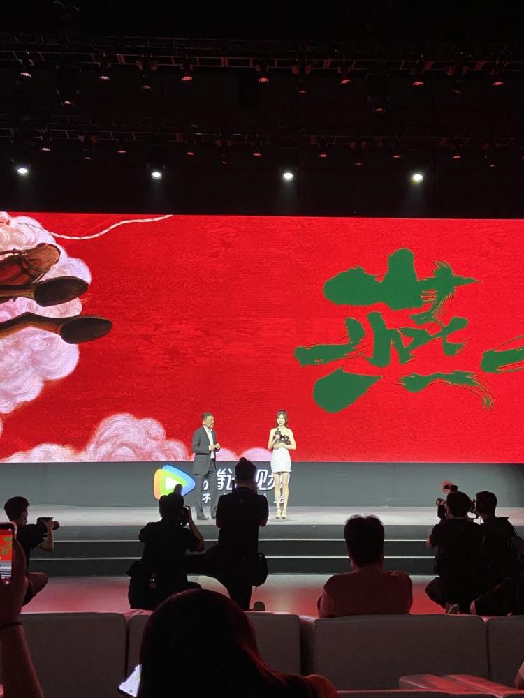 唐嫣|一线丨唐嫣产后首公开亮相身材苗条纤细，首谈孩子：没生双胞胎，是女儿