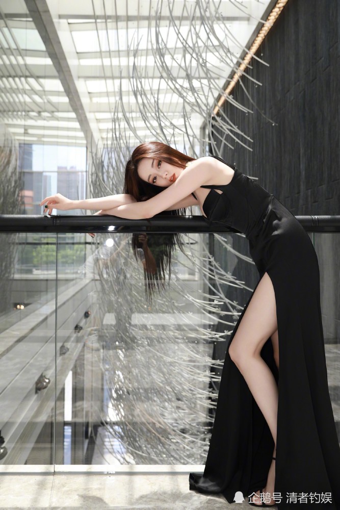 迪丽热巴|美哭了！迪丽热巴着高开叉长裙亮相《长歌行》活动，绝美妖艳！