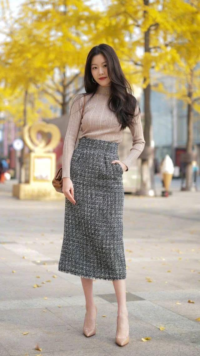 靓丽大方的裙子搭配气质不错简约利落显唯美的优雅姿态