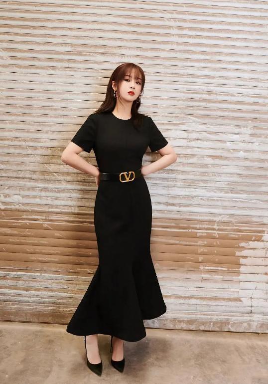 杨紫|造型屡屡被嘲，工作人员被骂上热搜，杨紫受打击红毯“出逃”