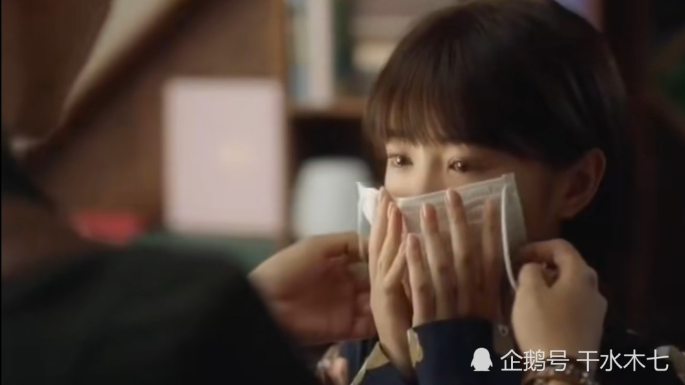 三十而已|《三十而已》晓阳摘下钟晓芹的口罩，给她最后的拥抱，分手礼让人落泪