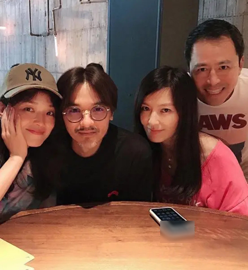 舒淇|舒淇夫妇罕同框！两人甜蜜合照如胶似漆，冯德伦胡子花白显沧桑