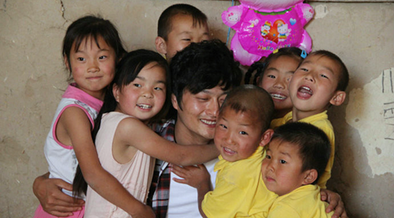 星光大道|《星光大道》走红以后就抛弃妻女？真相是这位歌手值得我们尊敬