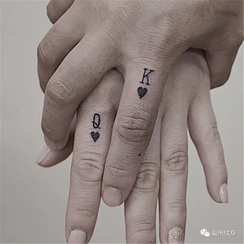 情侣纹身是永久不变的,象征着激情,承诺,忠诚和信仰