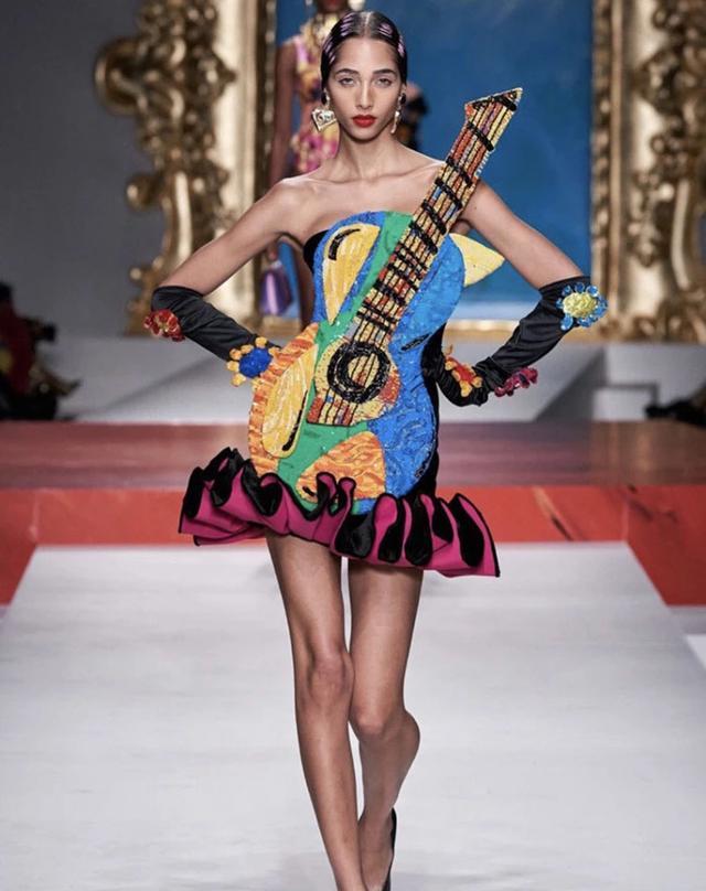 毕加索|Moschino2020春夏脑洞无极限！毕加索风格，调色盘、画框变包包