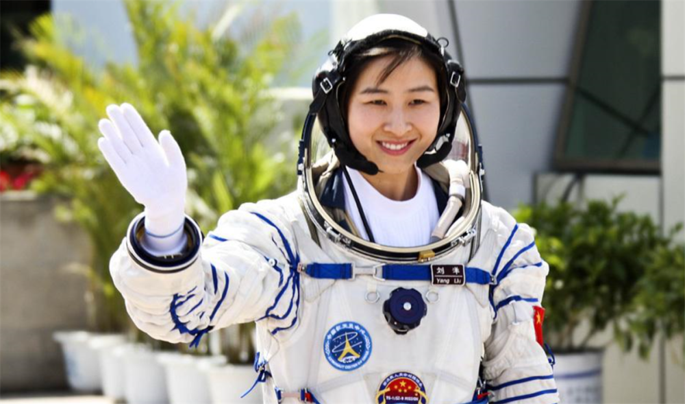 宇航员|我国首位登上太空的女宇航员，现状如何？为何回到地面就消失了？