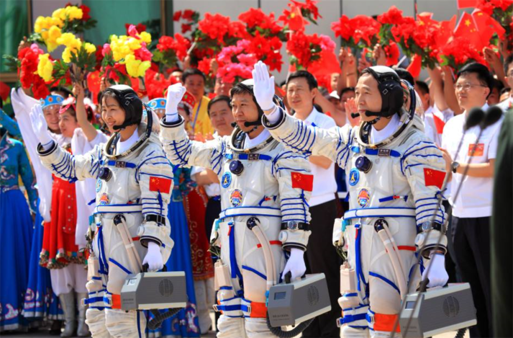 宇航员|我国首位登上太空的女宇航员，现状如何？为何回到地面就消失了？