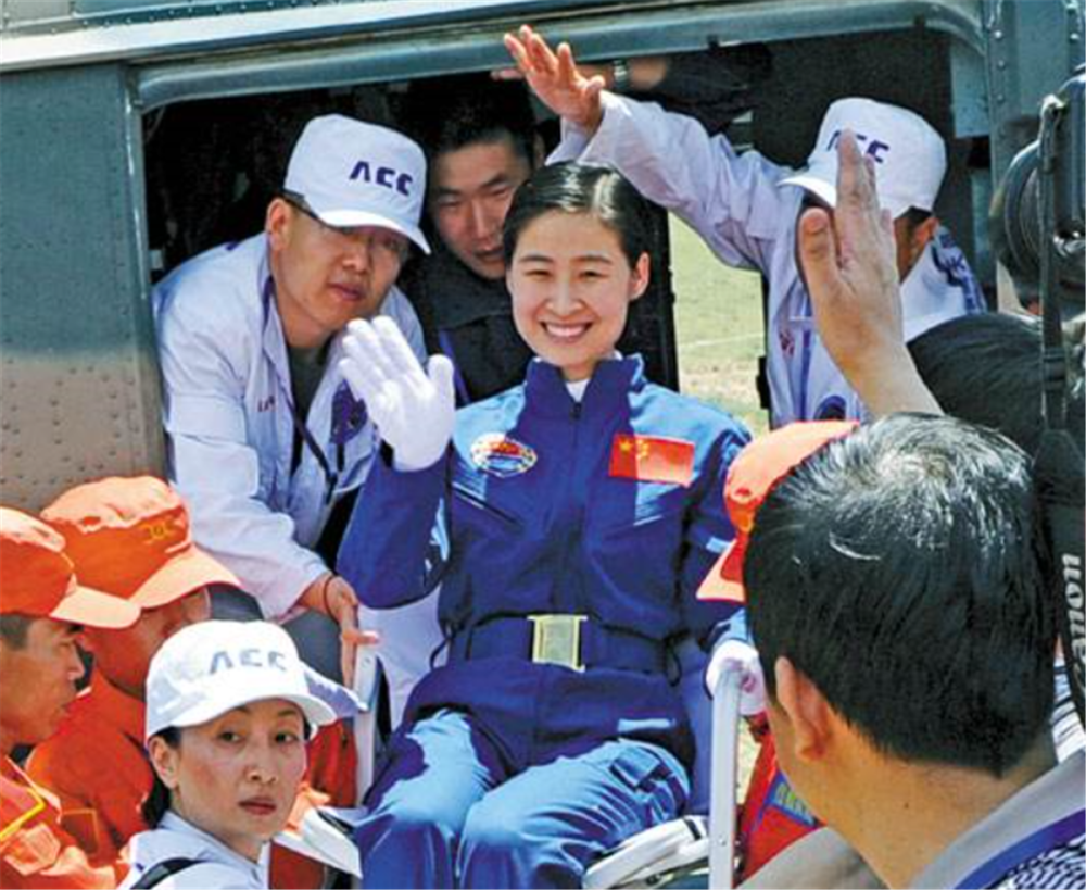 宇航员|我国首位登上太空的女宇航员，现状如何？为何回到地面就消失了？