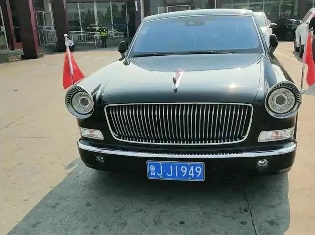 国内绝无仅有的三副"1949"车牌,全都挂在红旗l5车上!