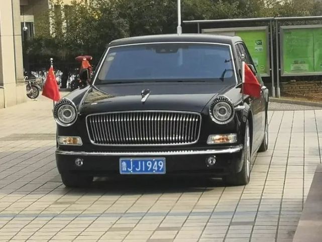 国内绝无仅有的三副"1949"车牌,全都挂在红旗l5车上!