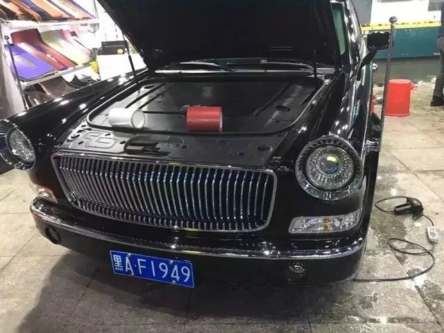 国内绝无仅有的三副1949车牌全都挂在红旗l5车上