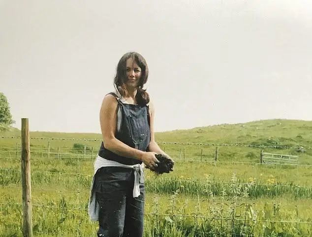 卡利达斯|为了寻找宁静，她离开城市，在岛上生活了16年