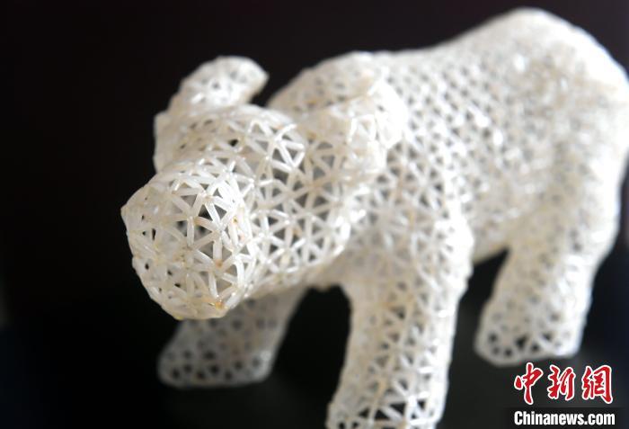 陈国锐|米粒缀连成艺术品 福州青年重拾失传技艺