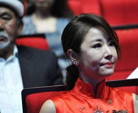 林心如|忘了开滤镜？晒钻石项链，结果颜值“翻车”？