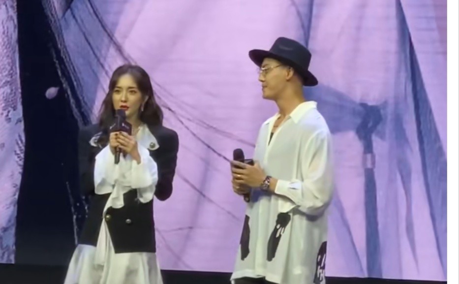 杨幂|杨幂杨紫吴亦凡陈伟霆吴磊并排而坐，粉丝拍到五人侧颜，说不羡慕攀比是假的