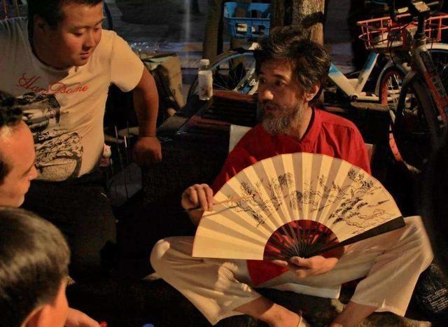 绘画|他街头画画获300万点赞，画龙却引起质疑，网友：哗众取宠而已