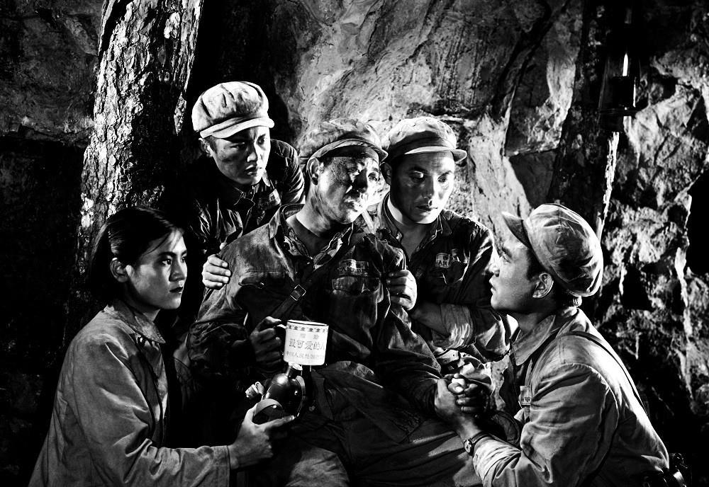 《上甘岭》:战斗惨烈,剧情温馨,一曲《我的祖国》,让英雄永恒