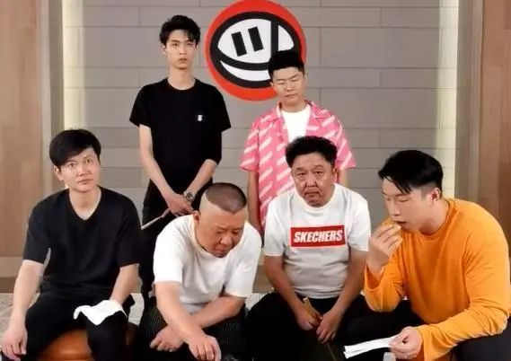 赵本山|赵本山禁止直播，郭德纲带徒直播，同样是师父，为何差别这么大？