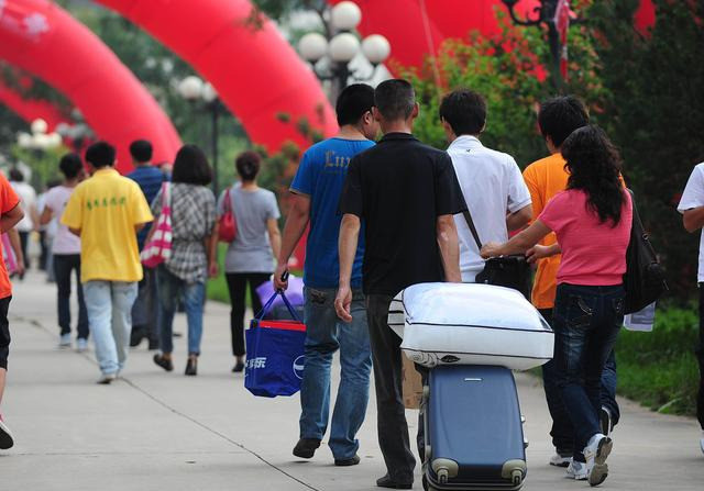 北京|定了！北京市宣布高校秋季返校安排！学生炸锅了：不如在家上网课