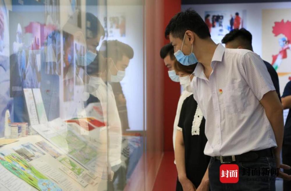 明信片|“很好哭”的战疫展开展40天，21万网友和近8万人线上线下打卡