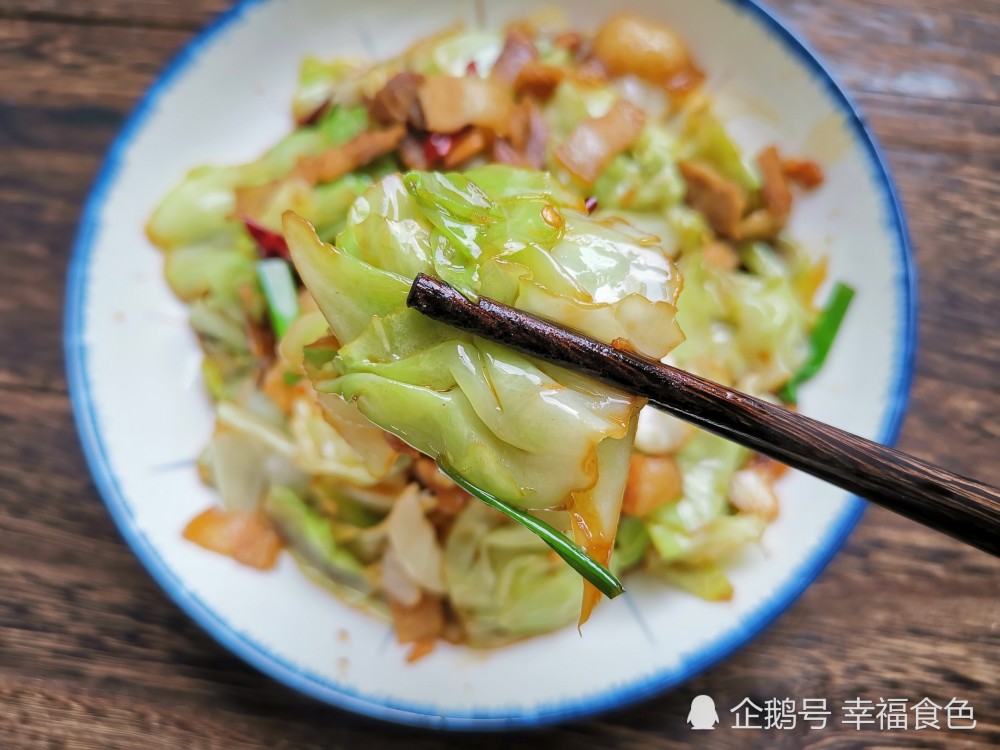 包菜回锅肉最香的做法口感鲜嫩下饭的秘密绝对少不了它