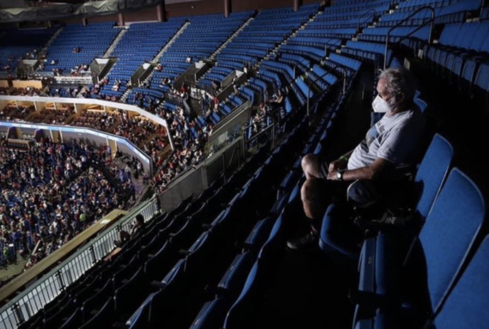 特朗普|特朗普的惩罚？美国青少年在疫情高潮中，被他赶回了“瘟床学校”