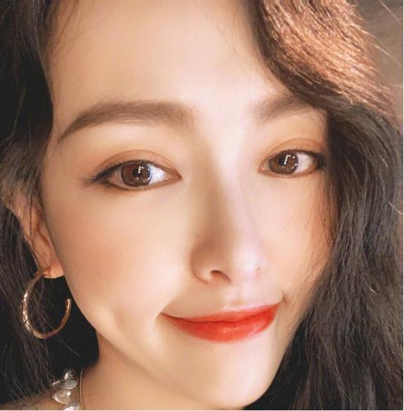 唐嫣|唐嫣产后首亮相，否认双胞胎传闻承认是女孩，网友：脸咋变样了？