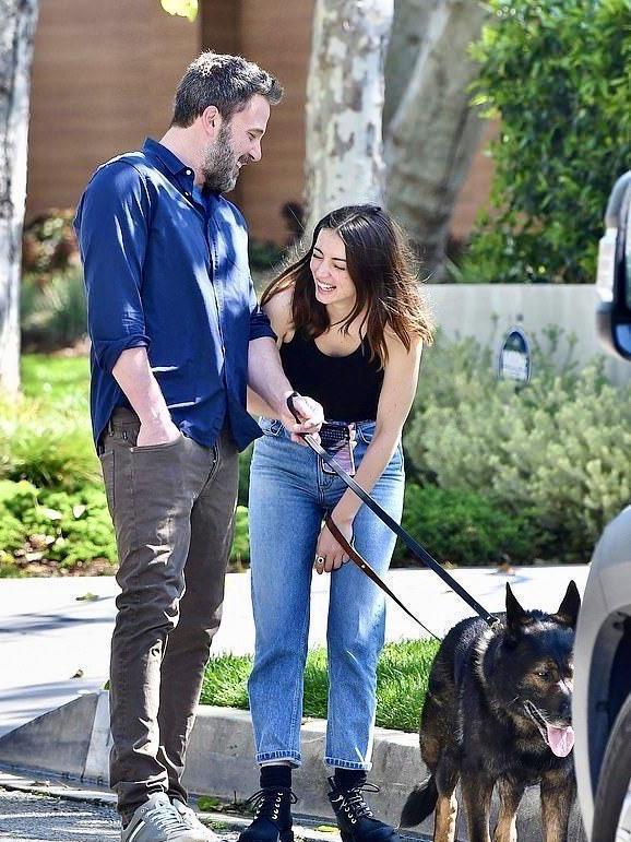 阿黛尔|阿黛尔暴瘦近照又双叒惊呆全世界！网友完全认不出：你到底是谁