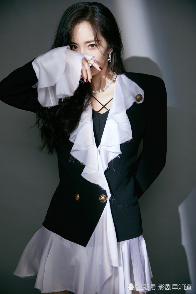 唐嫣|唐嫣产后首秀，否认双胞胎谣言，和好闺蜜杨幂穿同品牌亮相