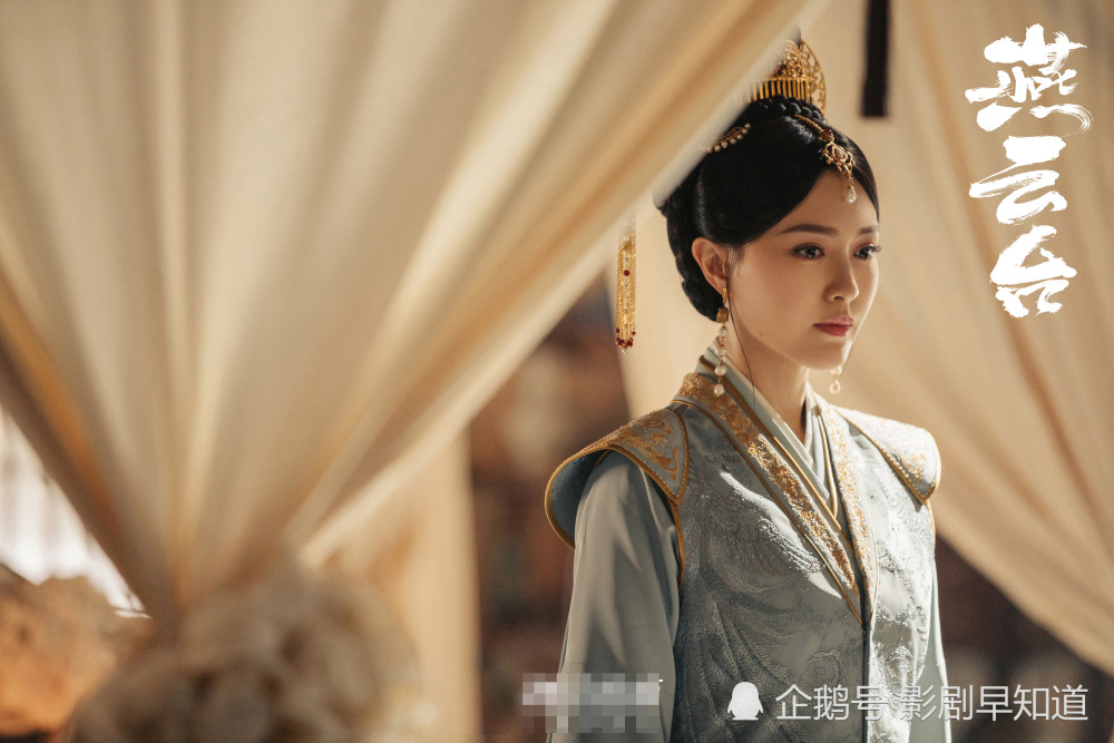 唐嫣|唐嫣产后首秀，否认双胞胎谣言，和好闺蜜杨幂穿同品牌亮相